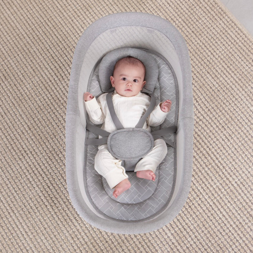 Luxury Newborn Baby Rocking Crib Comfortable Infant Bassinet Swing Chair Seat